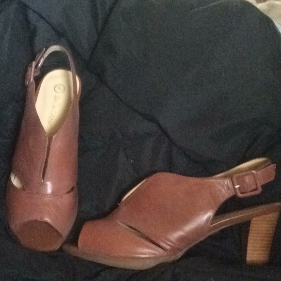 Leather Sling backs - Picture 2 of 3
